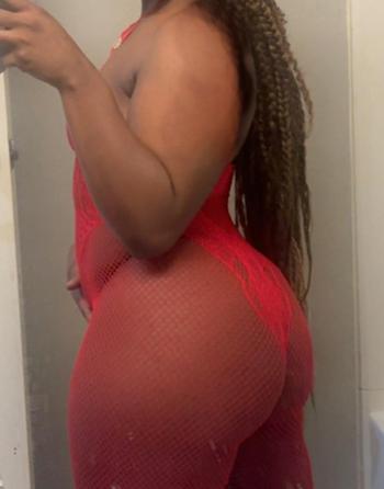 Trix , 23  female escort, Lancaster