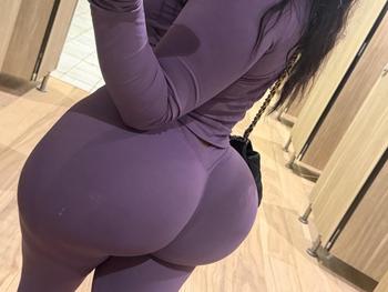 541-248-8609, 28  female escort, Lancaster